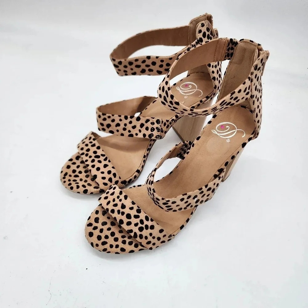New D Women's Brooke Sandals Ankle Strap Beige Black Dot Heel Sz 7 - Picture 2 of 8